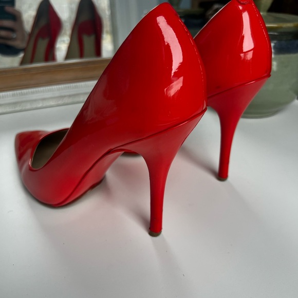B Brian Atwood Vibrant Red Patent Heels - Picture 2 of 5